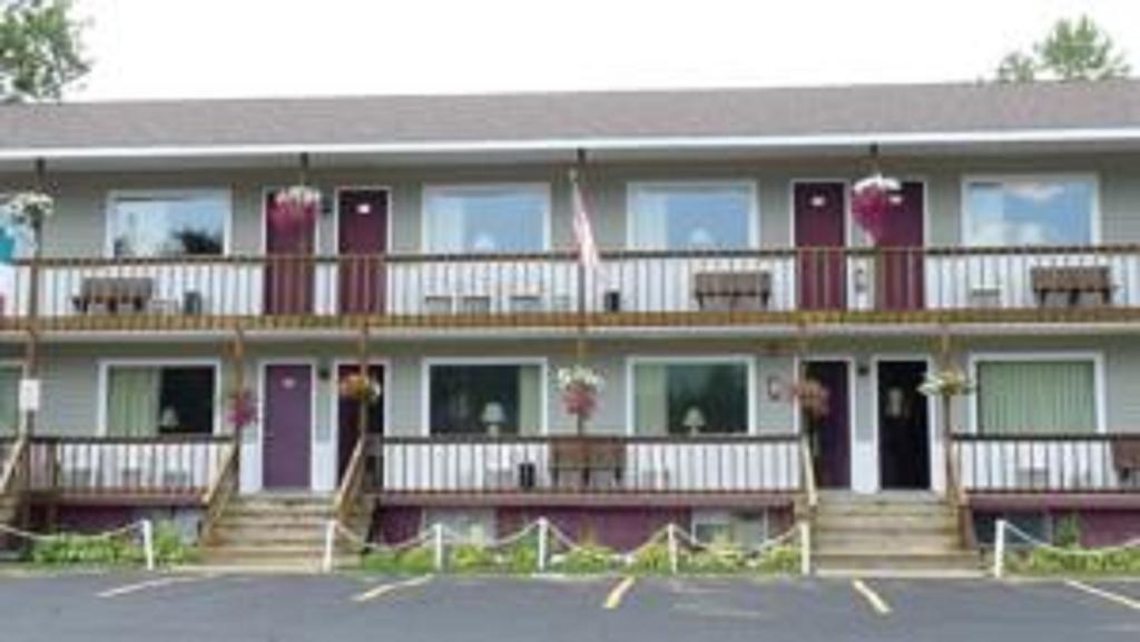 Legacy Inn & Suites Of Lake George Exterior photo